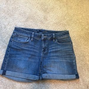 Women’s The Limited size 6 denim shorts